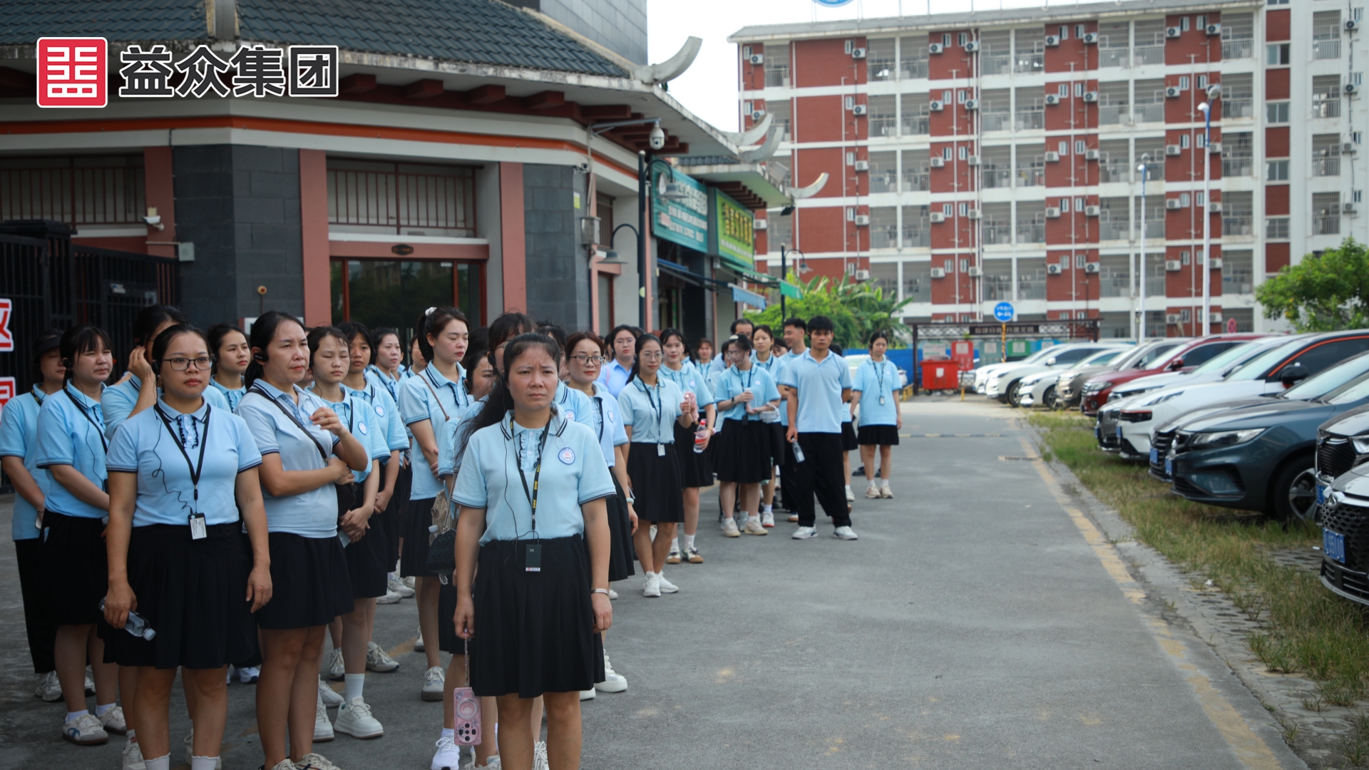 参观益众·尚城小区、右江区老乡家园—迎龙易地扶贫搬迁安置小镇 (1)